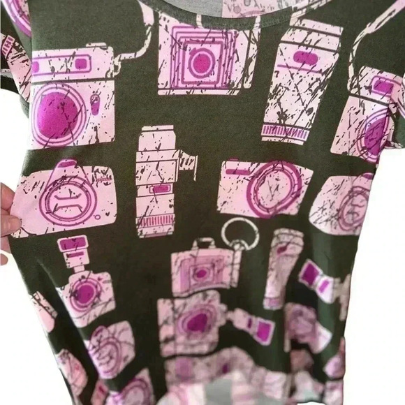 Lularoe‎ XXS Classic T shirt Brown background with pink distressed cameras NWT - Picture 3 of 7
